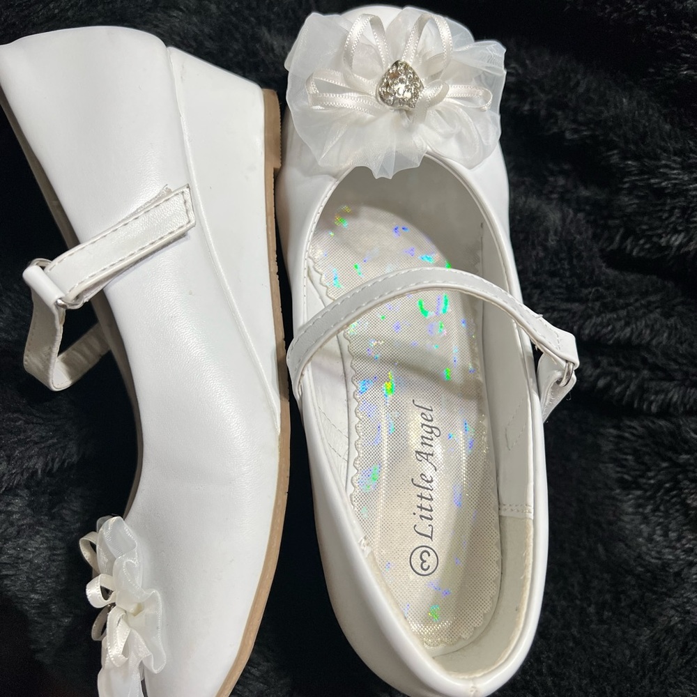 White girls shoes size 3!